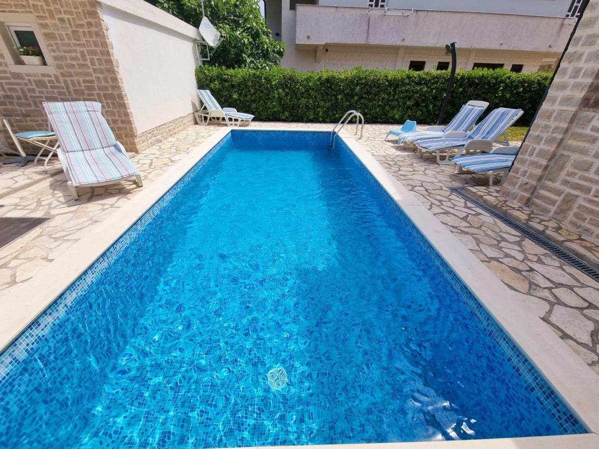 Ara-Zarok Villa บัชกา ภายนอก รูปภาพ